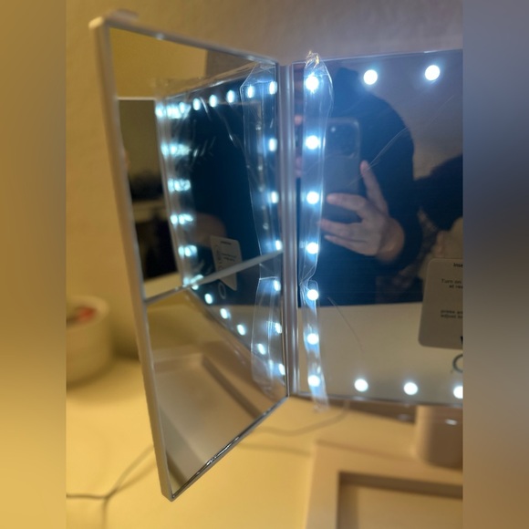 NEW PROFESSIONAL LARGE VANITY MIRROR WITH LIGHTS - Picture 15 of 15